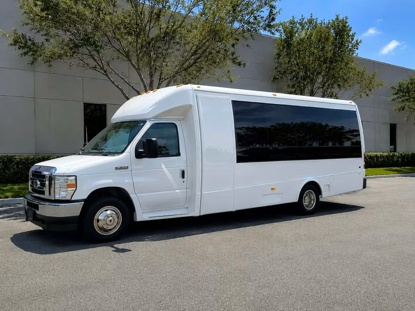 celina 15 passenger minibus rental